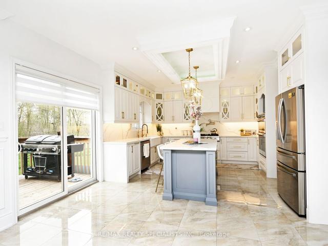 19 Hawtrey Rd, House detached with 5 bedrooms, 5 bathrooms and 6 parking in Brampton ON | Image 7