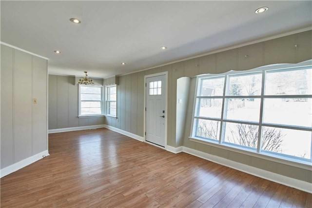 103 Toronto St S, House detached with 5 bedrooms, 2 bathrooms and 2 parking in Uxbridge ON | Image 2