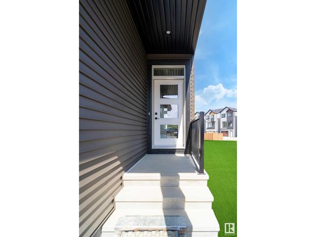3918 5 Av Sw, House detached with 3 bedrooms, 2 bathrooms and null parking in Edmonton AB | Image 2