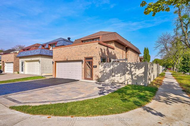 41 Redheugh Cres, House detached with 4 bedrooms, 5 bathrooms and 5 parking in Toronto ON | Image 22