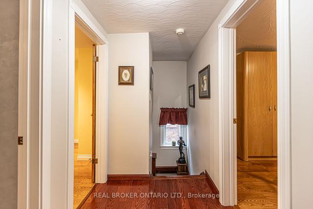 107 Foxwell St, House detached with 3 bedrooms, 2 bathrooms and 4 parking in Toronto ON | Image 15