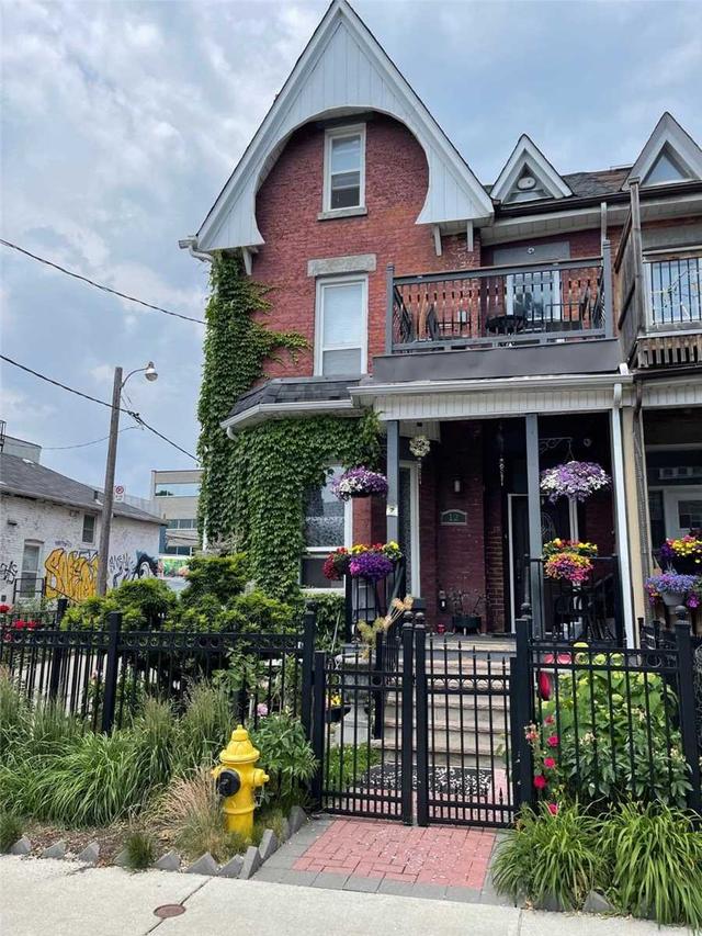 12 Grange Ave, House semidetached with 9 bedrooms, 8 bathrooms and 1 parking in Toronto ON | Image 10