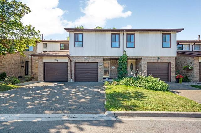 34 - 34 Foster Cres, Townhouse with 3 bedrooms, 2 bathrooms and 1 parking in Brampton ON | Image 1