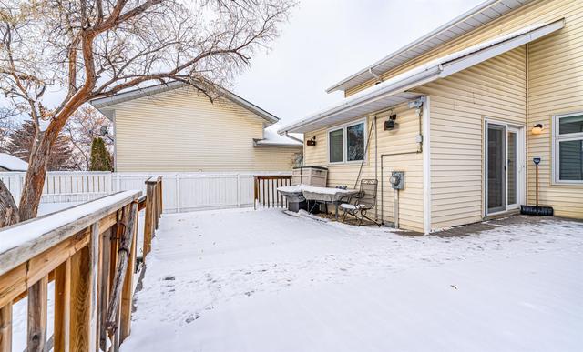332 Riverglen Drive Se, House detached with 3 bedrooms, 1 bathrooms and 4 parking in Calgary AB | Image 15