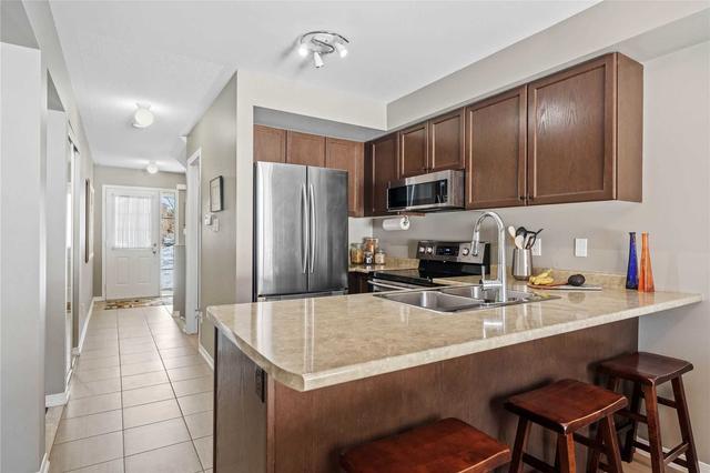 24 Peartree Crt, House attached with 3 bedrooms, 3 bathrooms and 2 parking in Barrie ON | Image 4