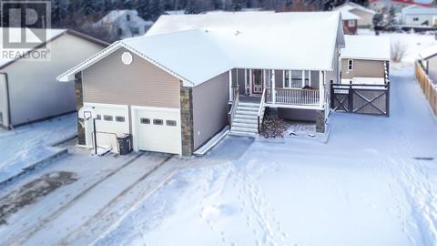 8 Lavoie Street, House detached with 5 bedrooms, 3 bathrooms and 4 parking in Northern Sunrise County AB | Card Image