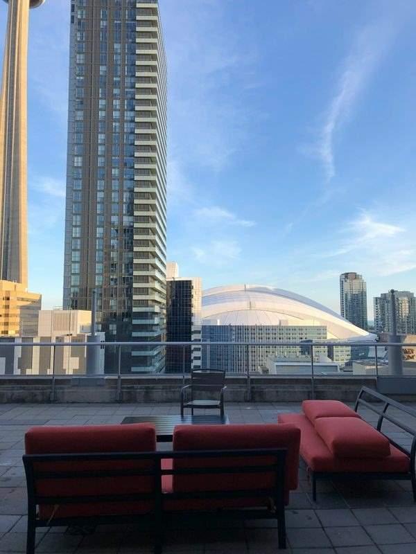 941 - 250 Wellington St W, Condo with 1 bedrooms, 1 bathrooms and 1 parking in Toronto ON | Image 2