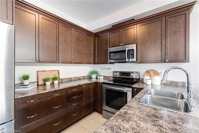 11 Painter Terr, House semidetached with 3 bedrooms, 3 bathrooms and 6 parking in Hamilton ON | Image 9