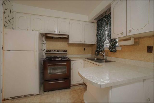 288 Jeffcoat Dr, House detached with 3 bedrooms, 1 bathrooms and 3 parking in Toronto ON | Image 19