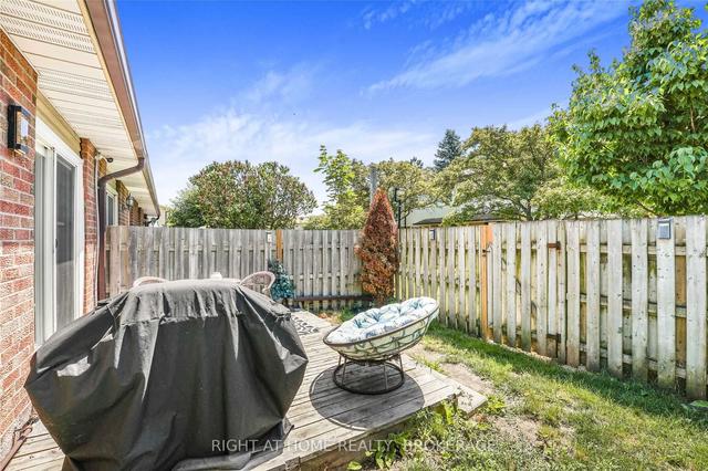 37 - 450 Bristol Cres, Townhouse with 3 bedrooms, 2 bathrooms and 2 parking in Oshawa ON | Image 28