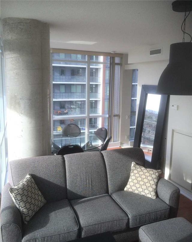 1002 - 30 Canterbury Pl, Condo with 2 bedrooms, 1 bathrooms and 1 parking in Toronto ON | Image 15