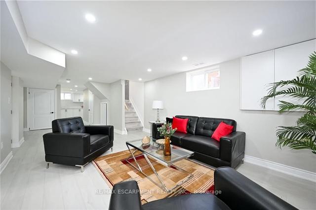 54 Lake Ave N, House detached with 3 bedrooms, 3 bathrooms and 7 parking in Hamilton ON | Image 22