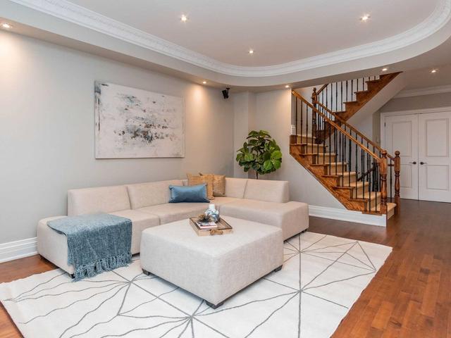 73 Bowhill Dr, House detached with 4 bedrooms, 6 bathrooms and 6 parking in Richmond Hill ON | Image 2