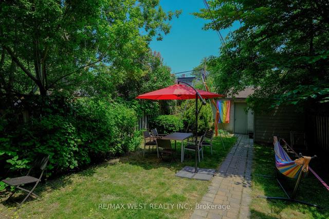 111 Lippincott St, House detached with 5 bedrooms, 3 bathrooms and 2 parking in Toronto ON | Image 25