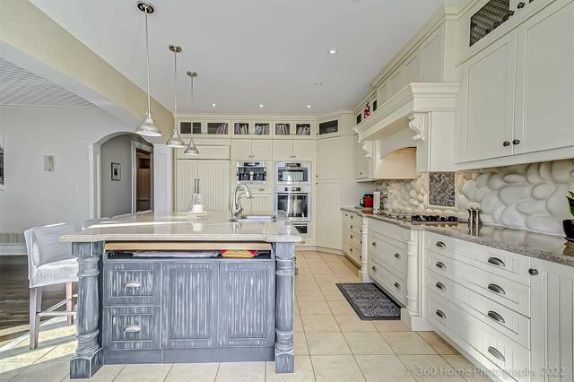 39 Grand Oak Dr, House detached with 4 bedrooms, 4 bathrooms and 4 parking in Richmond Hill ON | Image 3