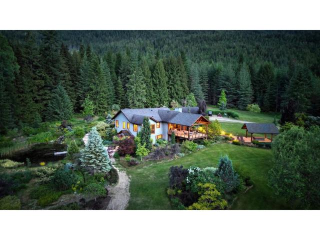 6890 Harrop Procter Road, House detached with 3 bedrooms, 3 bathrooms and 8 parking in Central Kootenay E BC | Image 2