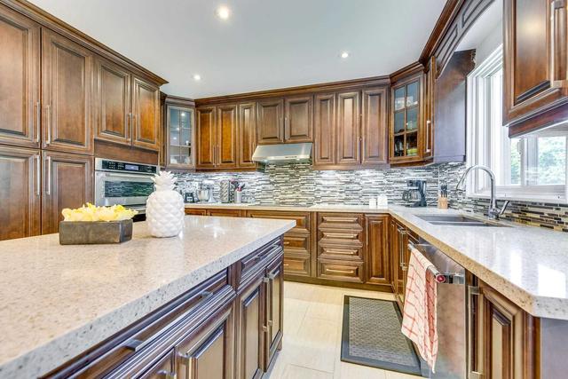 326 Northwood Dr, House detached with 4 bedrooms, 4 bathrooms and 6 parking in Oakville ON | Image 5
