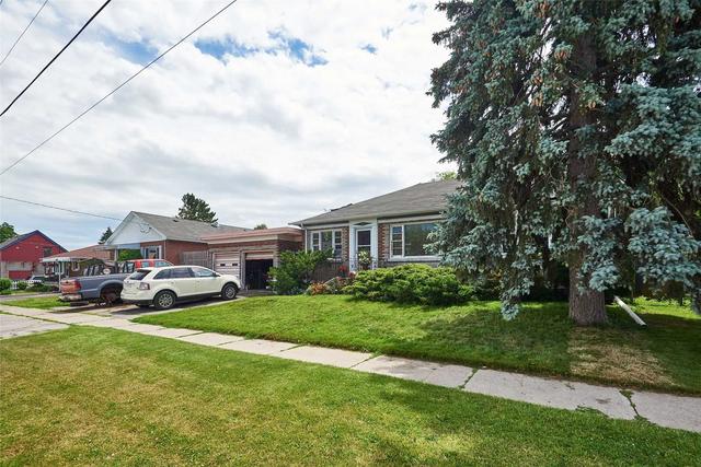 301 Elgin St W, House detached with 3 bedrooms, 2 bathrooms and 5 parking in Oshawa ON | Image 12