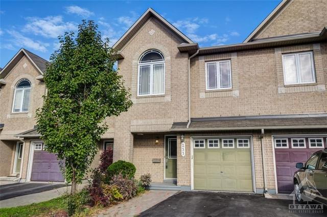 233 Wildcliff Way, Townhouse with 3 bedrooms, 3 bathrooms and 3 parking in Ottawa ON | Image 1