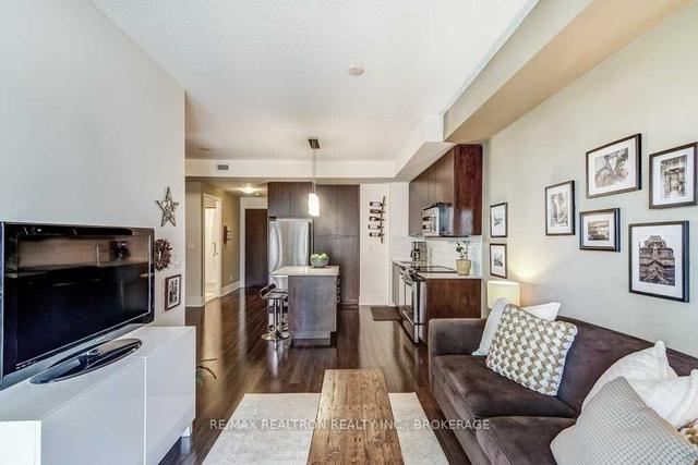 612 - 70 Roehampton Ave, Condo with 1 bedrooms, 1 bathrooms and 0 parking in Toronto ON | Image 4