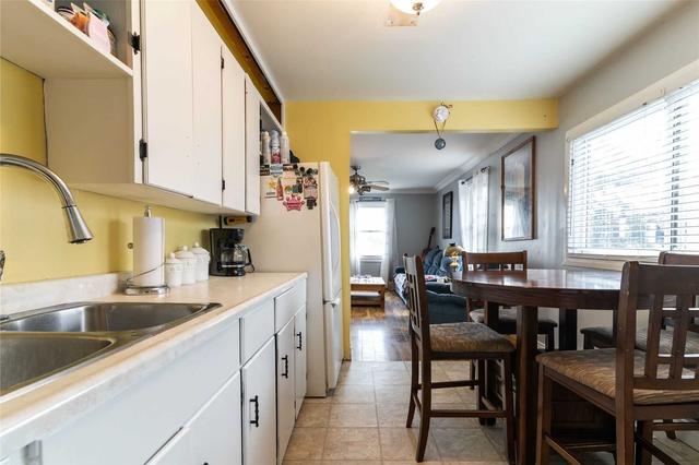 117 Grantham Ave S, House detached with 3 bedrooms, 1 bathrooms and 5 parking in St. Catharines ON | Image 2