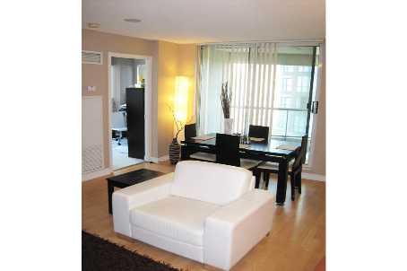 1003 - 7 Lorraine Dr, Condo with 3 bedrooms, 2 bathrooms and 1 parking in Toronto ON | Image 3