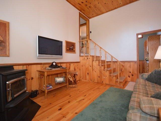 1001 Mcrae Hay Lake Rd, House detached with 3 bedrooms, 2 bathrooms and 20 parking in South Algonquin ON | Image 13