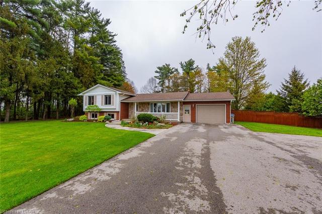 9351 Glendon Drive, House detached with 4 bedrooms, 2 bathrooms and 9 parking in Strathroy Caradoc ON | Image 3