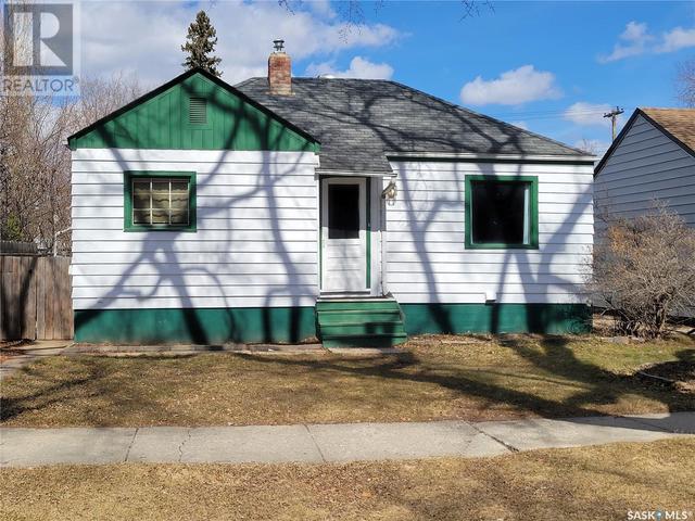 223 Elm St, House detached with 3 bedrooms, 1 bathrooms and null parking in Saskatoon SK | Card Image