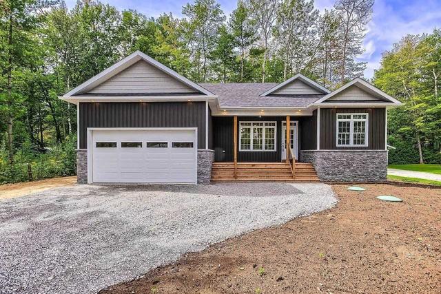 112 Stanley Rd, House detached with 3 bedrooms, 2 bathrooms and 6 parking in Kawartha Lakes ON | Image 1