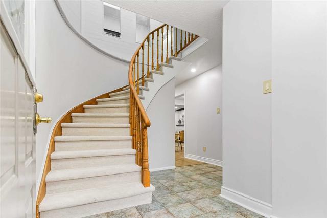 85 Robinson Cres, House detached with 4 bedrooms, 4 bathrooms and 4 parking in Whitby ON | Image 37