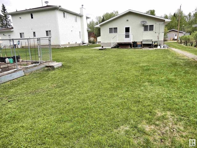 404 2 Street, House detached with 3 bedrooms, 1 bathrooms and null parking in Barrhead County No. 11 AB | Image 15