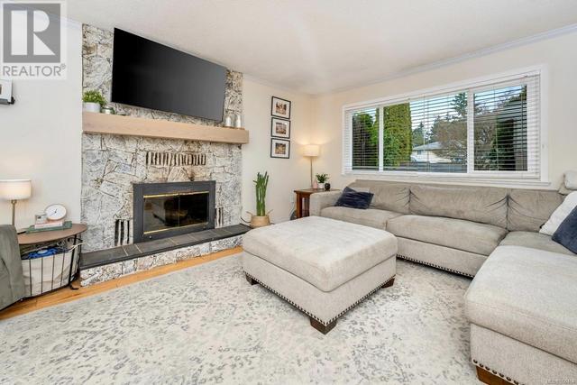 2053 Stelly's Cross Rd, House detached with 3 bedrooms, 2 bathrooms and 3 parking in Central Saanich BC | Image 6