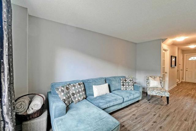 680 Regency Crt, Townhouse with 3 bedrooms, 2 bathrooms and 2 parking in Burlington ON | Image 35