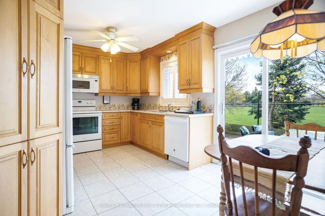 286 Centennial Forest Dr, House detached with 2 bedrooms, 3 bathrooms and 3 parking in Milton ON | Image 5