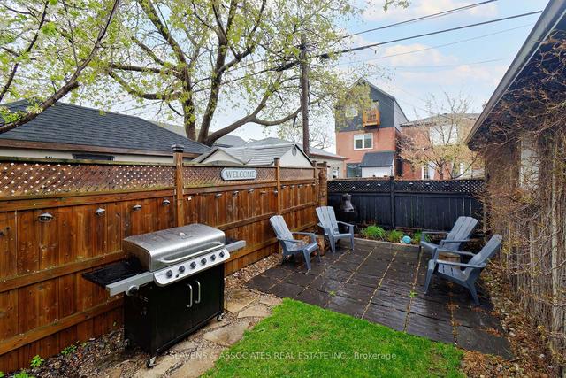 100 Belgravia Ave, House detached with 3 bedrooms, 1 bathrooms and 1 parking in Toronto ON | Image 19