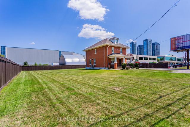 7961 Jane St, House detached with 4 bedrooms, 2 bathrooms and 10 parking in Vaughan ON | Image 13