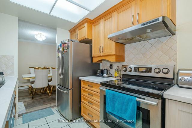 1405 - 5 Lisa St N, Condo with 3 bedrooms, 2 bathrooms and 2 parking in Brampton ON | Image 6