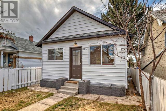 8021 24 Street Se, House detached with 2 bedrooms, 1 bathrooms and 4 parking in Calgary AB | Image 3