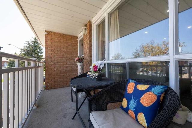 4135 Dunmow Cres, House semidetached with 3 bedrooms, 3 bathrooms and 4 parking in Mississauga ON | Image 2