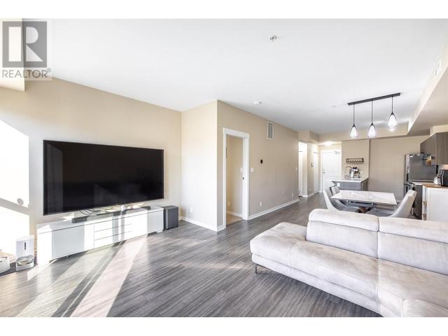 158 - 4099 Stolberg Street, Condo with 2 bedrooms, 2 bathrooms and 1 parking in Richmond BC | Image 2