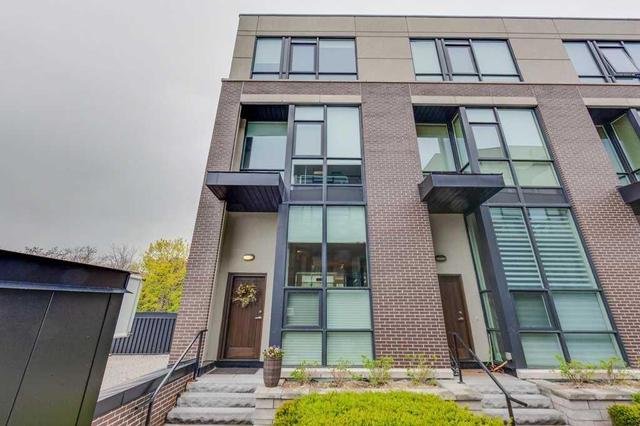 Th6 - 2 Bellefair Ave, Townhouse with 3 bedrooms, 4 bathrooms and 1 parking in Toronto ON | Image 2