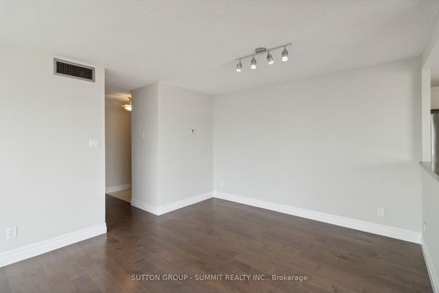 803 - 880 Dundas St W, Condo with 2 bedrooms, 2 bathrooms and 2 parking in Mississauga ON | Image 6