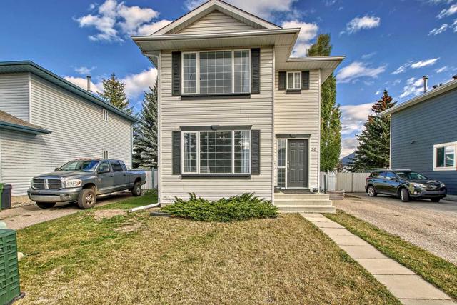 20 Woodside Circle Nw, House detached with 3 bedrooms, 2 bathrooms and 2 parking in Airdrie AB | Image 2