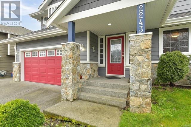 2243 Setchfield Ave, House detached with 5 bedrooms, 3 bathrooms and 2 parking in Langford BC | Image 2