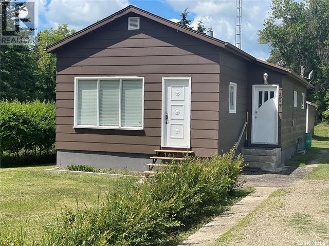 207 Queen Street, House detached with 3 bedrooms, 0 bathrooms and null parking in Raymore SK | Image 1