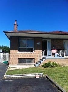 7101 Codlin Ave, House semidetached with 4 bedrooms, 3 bathrooms and 5 parking in Mississauga ON | Image 1