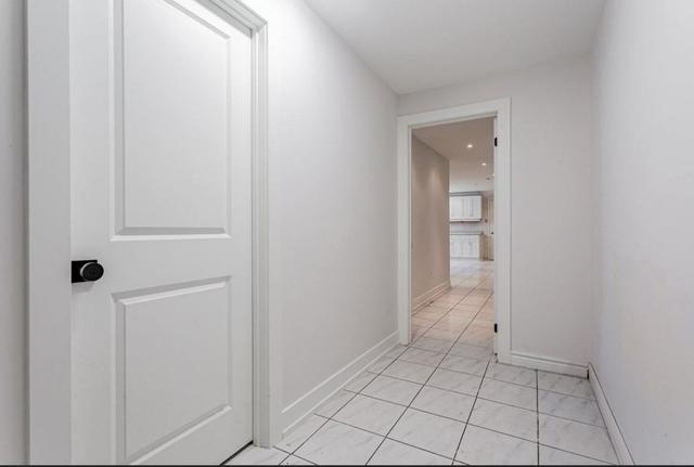 568 Glencairn Ave, Condo with 1 bedrooms, 1 bathrooms and 1 parking in Toronto ON | Card Image