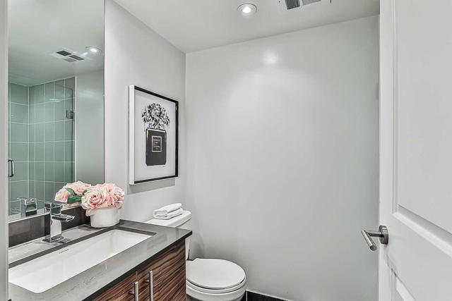 717 - 400 Adelaide St E, Condo with 1 bedrooms, 2 bathrooms and 1 parking in Toronto ON | Image 2