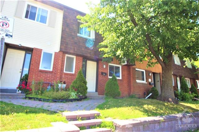 e - 36 Woodvale Green, Townhouse with 3 bedrooms, 2 bathrooms and 1 parking in Ottawa ON | Image 2